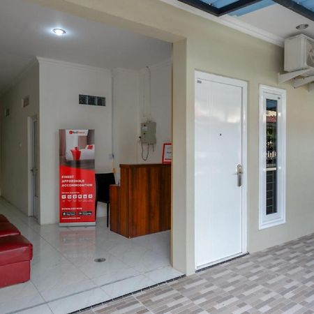 Reddoorz Hostel Near Kota Lama Semarang Exteriör bild