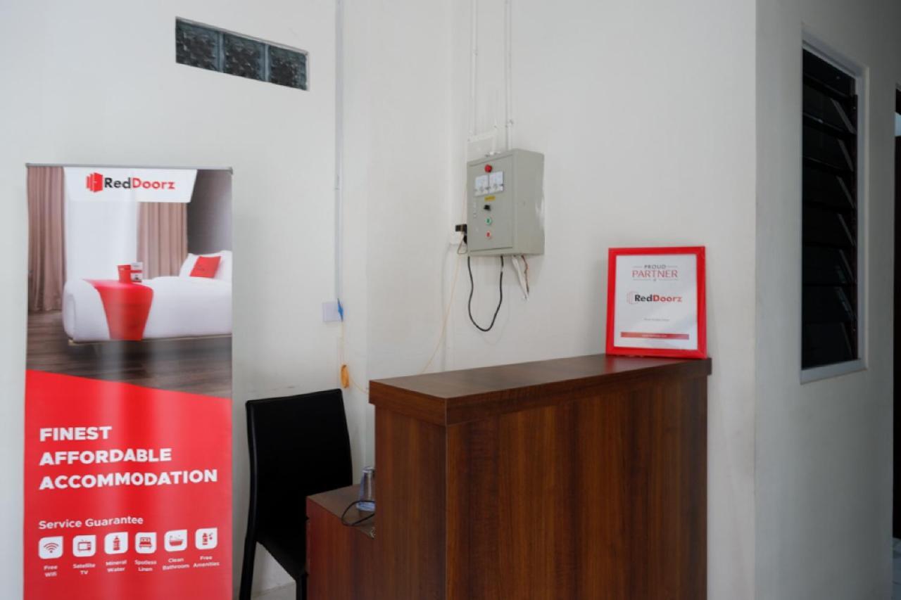 Reddoorz Hostel Near Kota Lama Semarang Exteriör bild