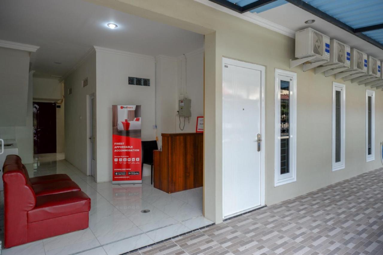 Reddoorz Hostel Near Kota Lama Semarang Exteriör bild