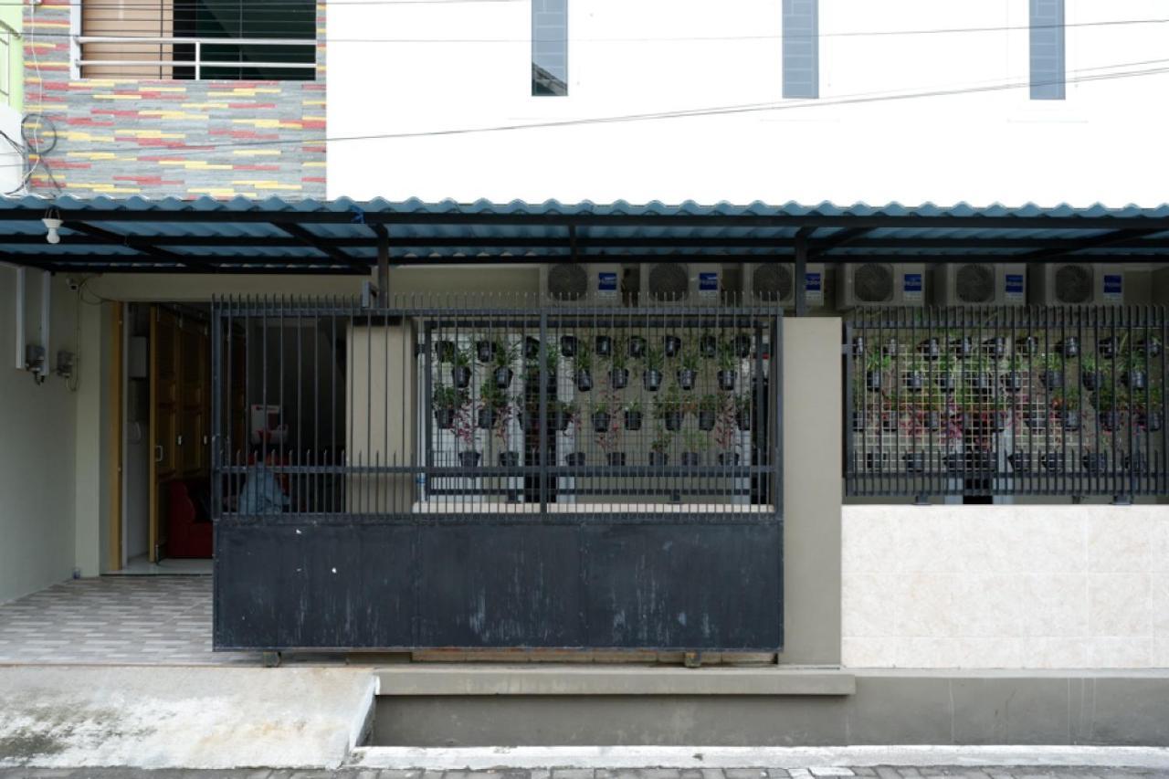 Reddoorz Hostel Near Kota Lama Semarang Exteriör bild
