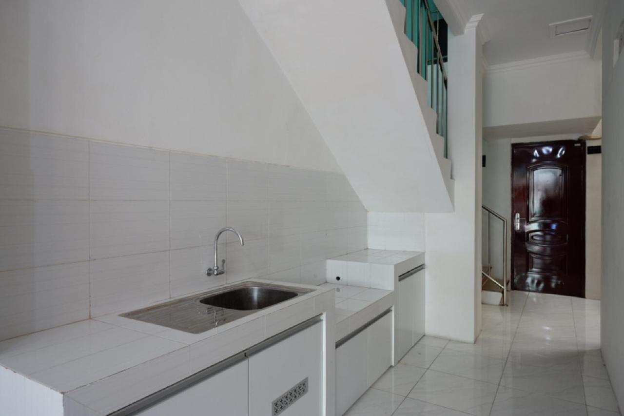 Reddoorz Hostel Near Kota Lama Semarang Exteriör bild