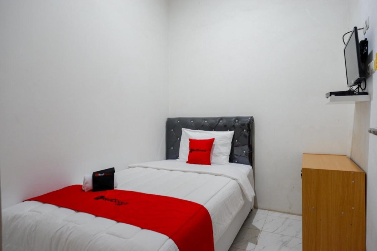 Reddoorz Hostel Near Kota Lama Semarang Exteriör bild