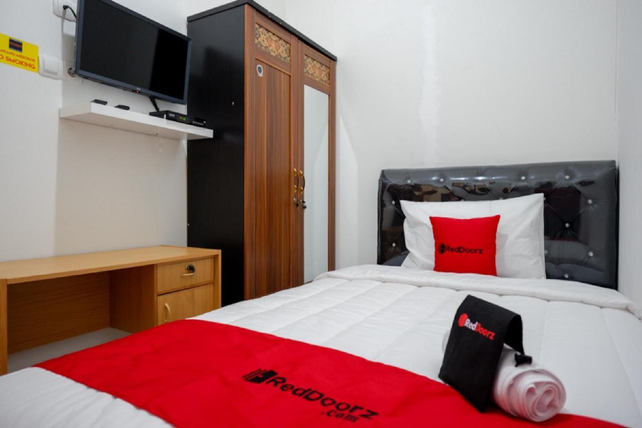 Reddoorz Hostel Near Kota Lama Semarang Exteriör bild