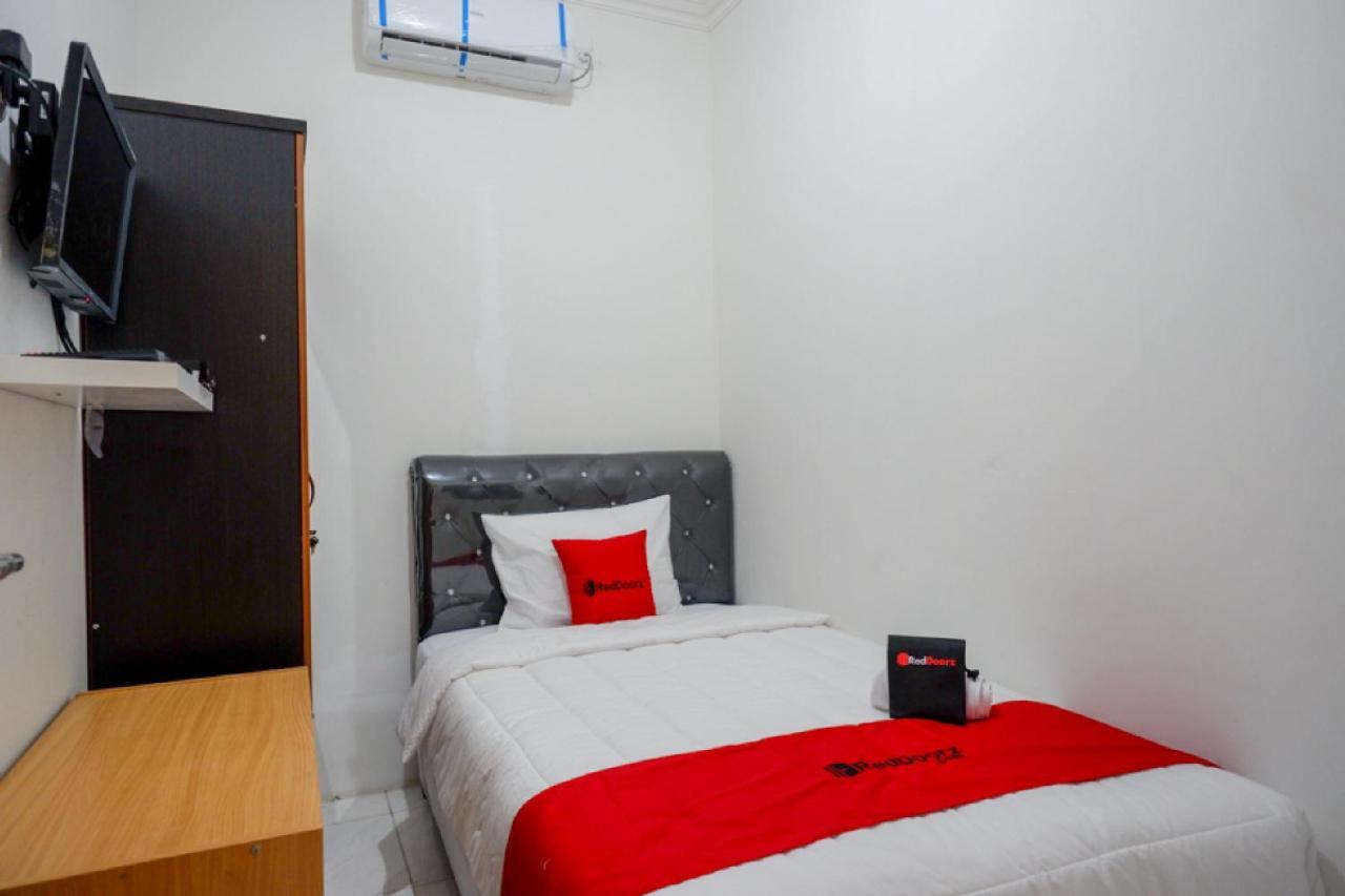 Reddoorz Hostel Near Kota Lama Semarang Exteriör bild