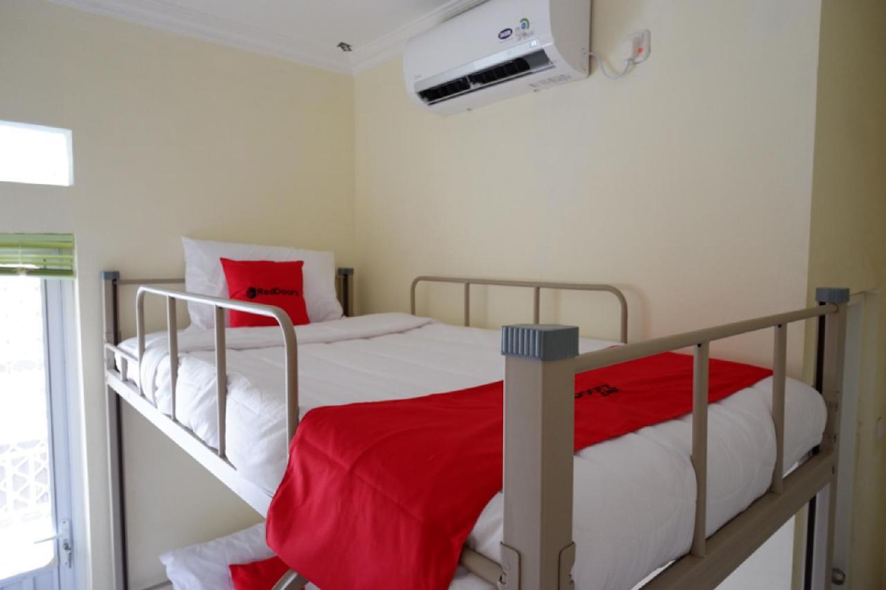 Reddoorz Hostel Near Kota Lama Semarang Exteriör bild