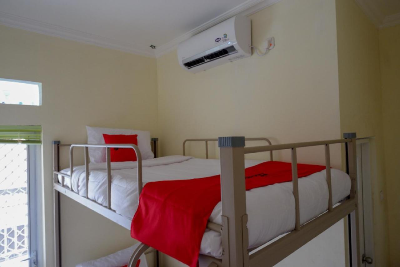 Reddoorz Hostel Near Kota Lama Semarang Exteriör bild