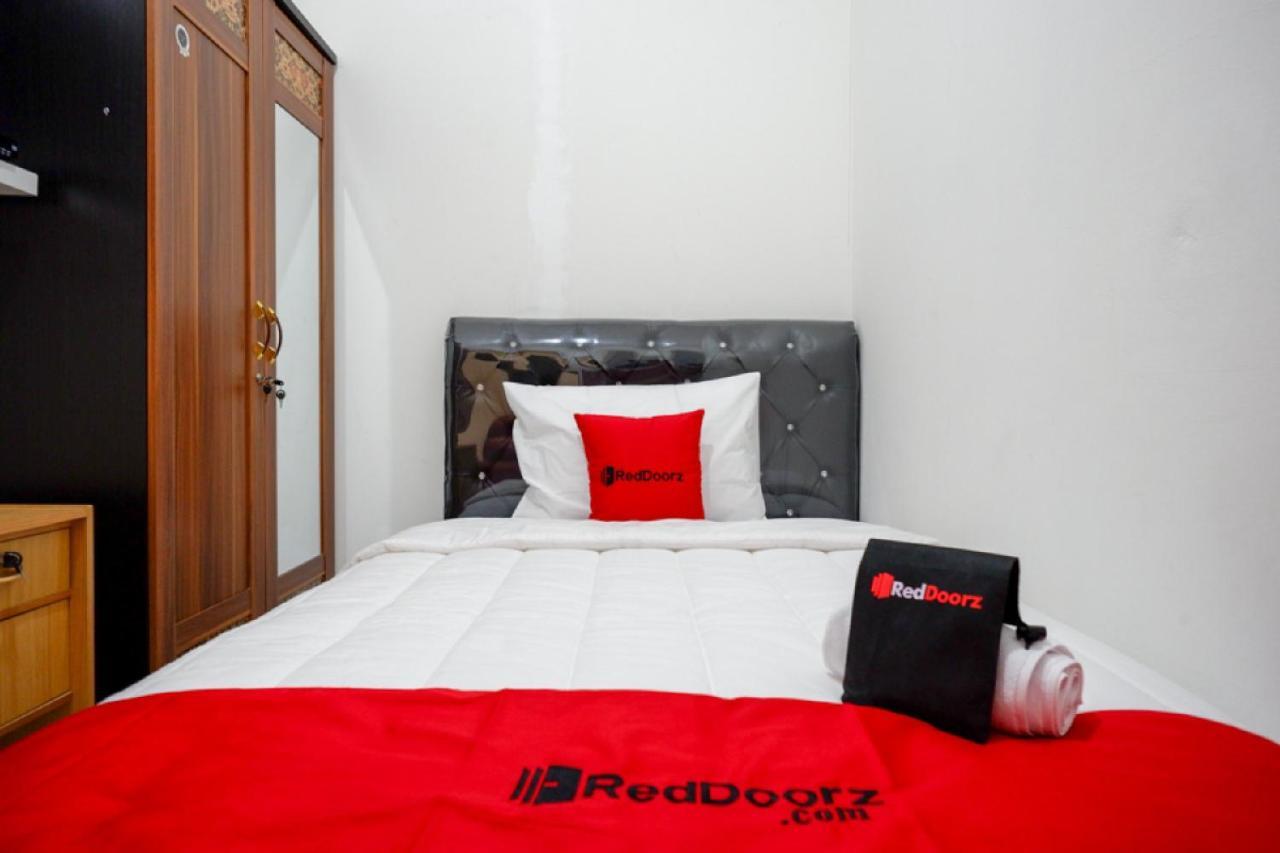 Reddoorz Hostel Near Kota Lama Semarang Exteriör bild