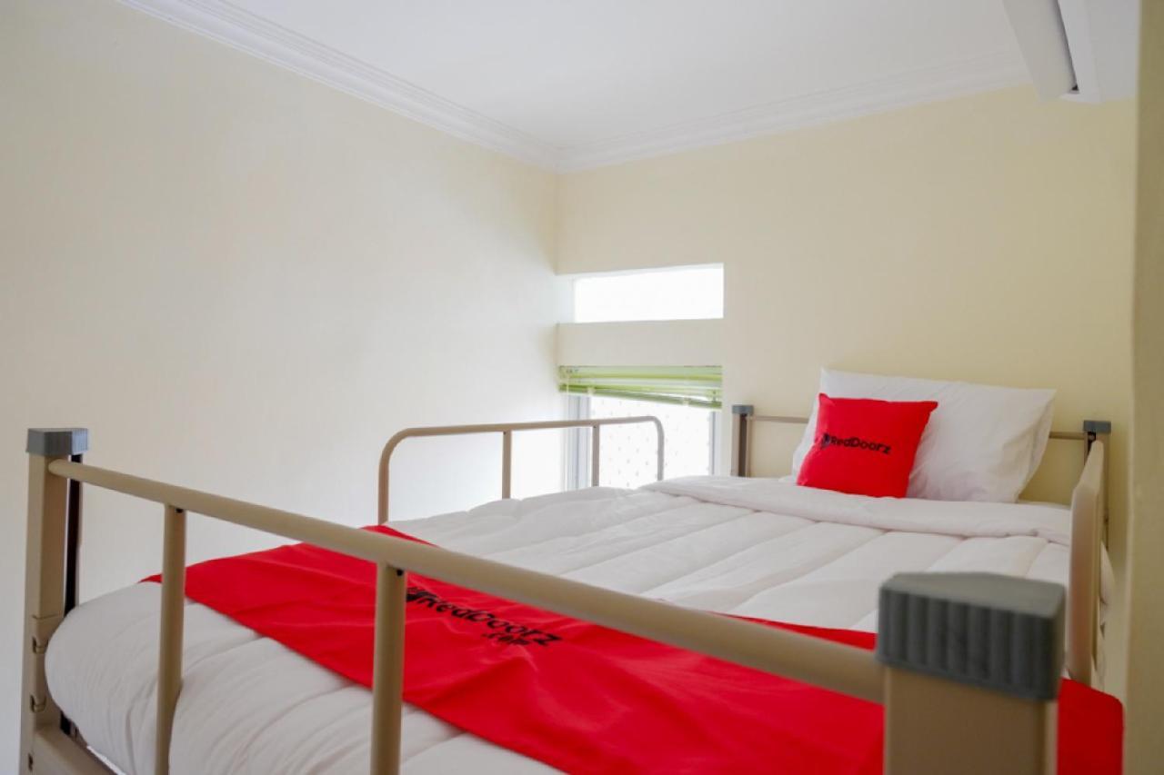 Reddoorz Hostel Near Kota Lama Semarang Exteriör bild