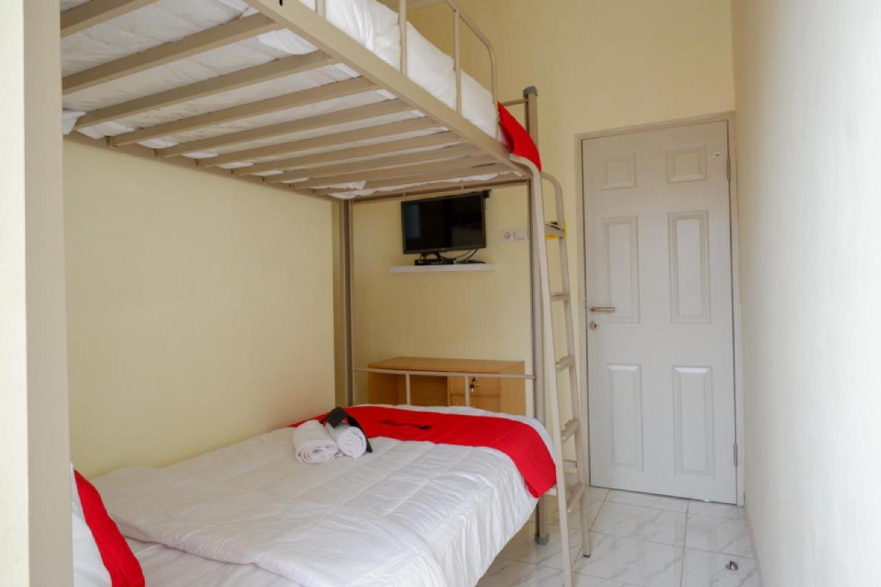Reddoorz Hostel Near Kota Lama Semarang Exteriör bild