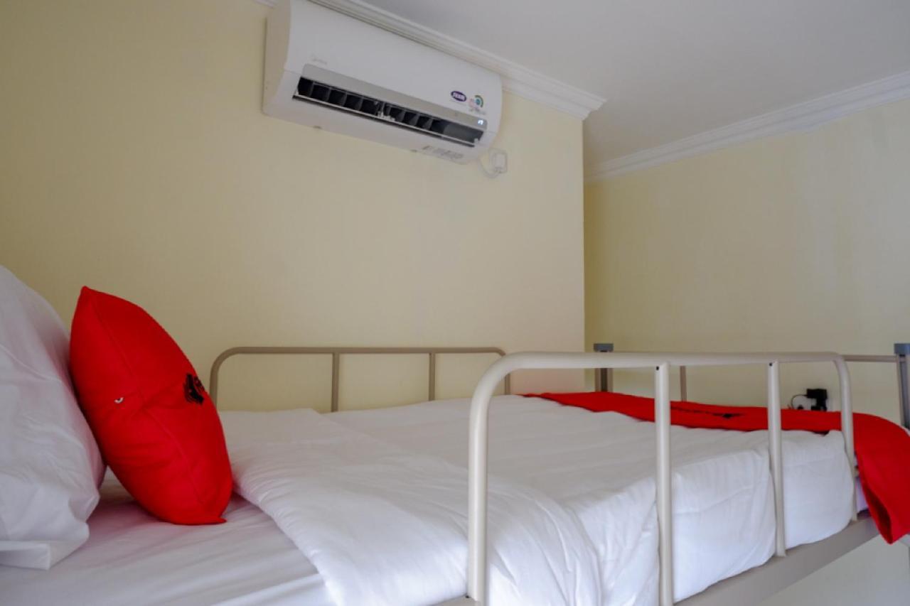 Reddoorz Hostel Near Kota Lama Semarang Exteriör bild
