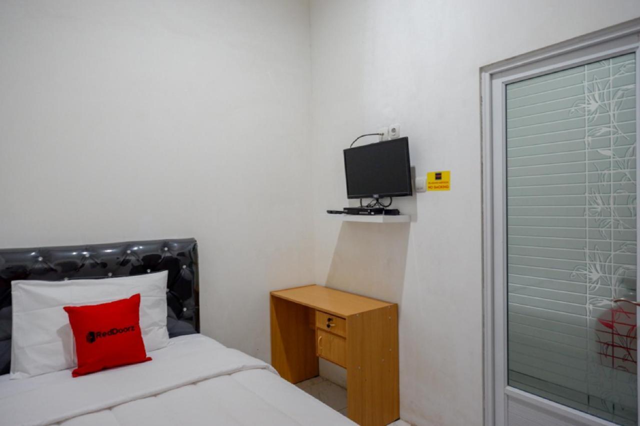 Reddoorz Hostel Near Kota Lama Semarang Exteriör bild