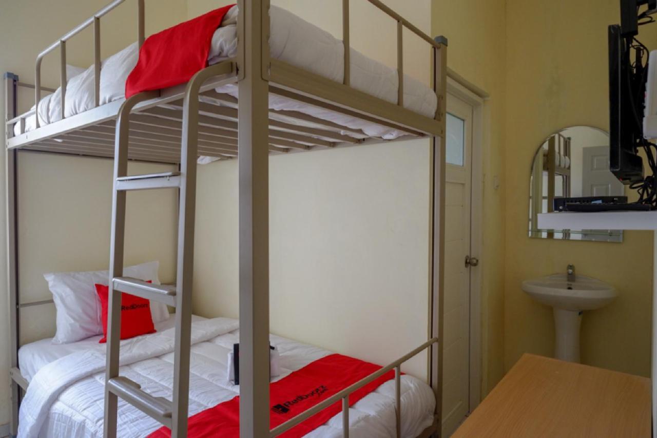Reddoorz Hostel Near Kota Lama Semarang Exteriör bild