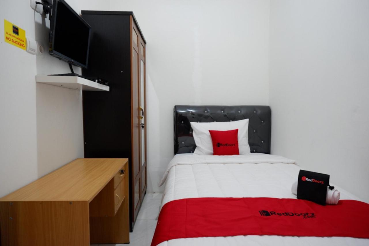 Reddoorz Hostel Near Kota Lama Semarang Exteriör bild